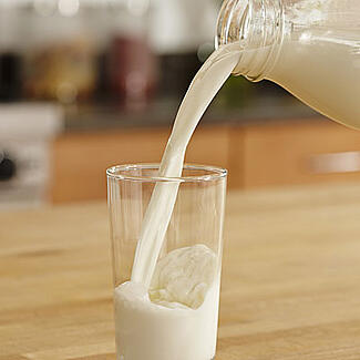 low-fat-milk-superfood-400x400