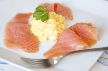 Scrambled-eggs-and-smoked-salmon